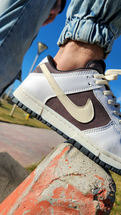 DUNK SB blanco/marrón