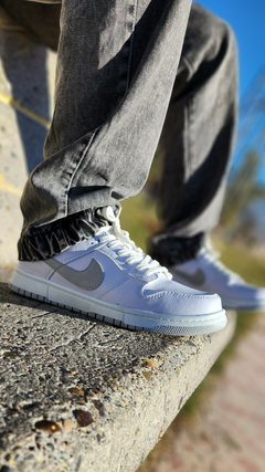 DUNK SB blanco pipa Gris