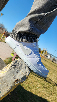 Imagen de DUNK SB blanco pipa Gris