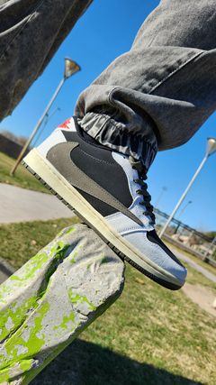 DUNK TRAVIS SCOTT inverse
