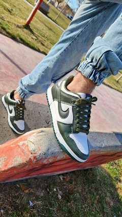 DUNK SB verde militar - comprar online