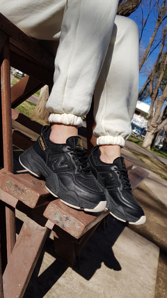 New balance negro en internet
