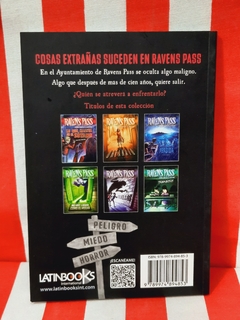 Libro Lo que habita en el sótano - Colección Ravens Pass de Latinbooks - comprar online