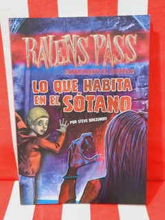 Libro Lo que habita en el sótano - Colección Ravens Pass de Latinbooks