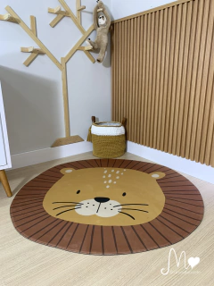 TAPETE PLAYMAT MIMOS LEÃO THÉO - Mimos di Luxo