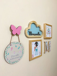 COMBO 2 QUADROS + PLACA DECORATIVA + NICHO EM MADEIRA PINUS + NOME EM MDF + LETRA EM MDF na internet