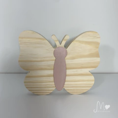 BORBOLETA EM MADEIRA COM DETALHE COR À SUA ESCOLHA