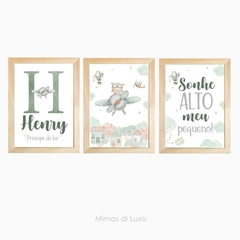 TRIO DE QUADROS URSO AVIADOR AQUARELA NOME E FRASE VERSÃO VERDE