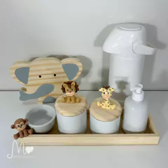 KIT HIGIENE PORCELANA COM TAMPA DE MADEIRA E ANIMAIS SAFARI 02