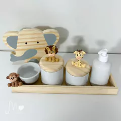 KIT HIGIENE PORCELANA COM TAMPA DE MADEIRA E ANIMAIS SAFARI 03