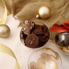 Bola com Figuras do Natal - Chocolate Ao Leite 40% - 70g. - comprar online