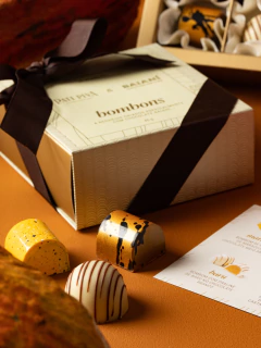 Caixa com 4 Bombons Baianí + Pati Piva na internet