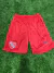 Short de fútbol rojo del club Independiente, con el logo en la parte izquierda y la marca Puma en la derecha.