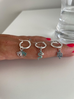 AROS ARGOLLA ACERO BLANCO CON DIJE URBANA 920 ojitos - Divinas Tentaciones Creaciones