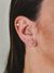 Brinco de gota (G) lisa, banhado a ouro 18K.