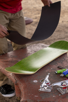 Deck Maple Tuxs Importado Institucional Verde Hard Maple Street + Grip Pro - 2024 - en internet
