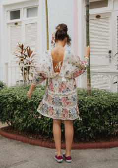 Vestido Atins Curto Serena na internet