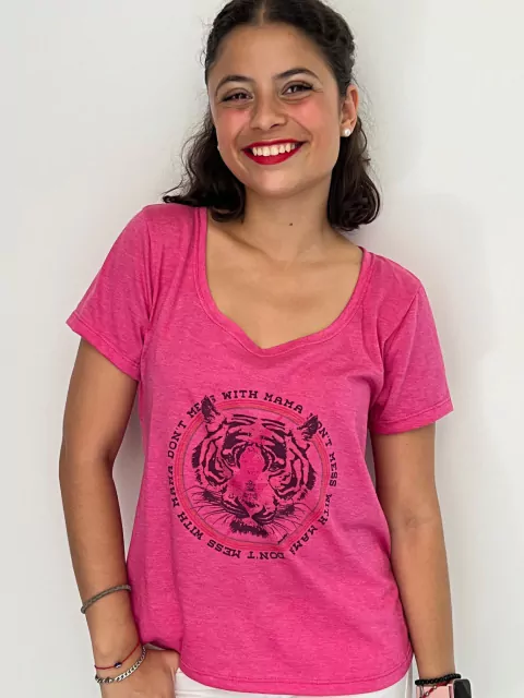Remera Don´t mess tigre fucsia