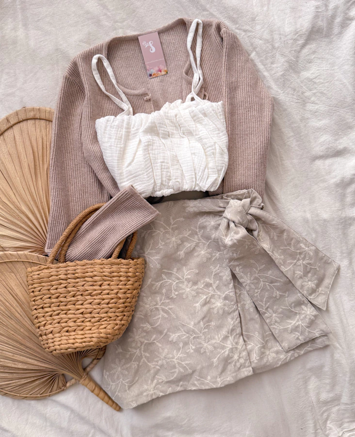 Pollera short bordada cemento