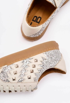 ZAPATILLA LA QUE PUEDE, PUEDE (plata) - comprar online