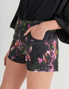 SHORT BROKEN FLOWER