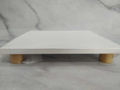 BANDEJA HIDROLAQUEADA CON PATAS DE MADERA BILBAO 20X20CM