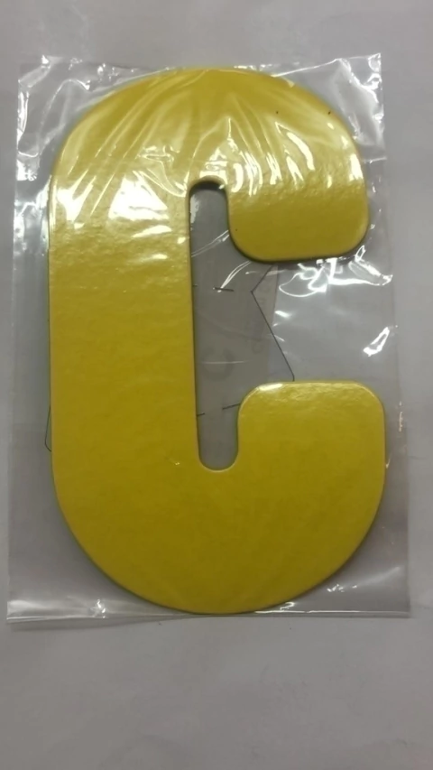 Letra C Amarela Kaixote