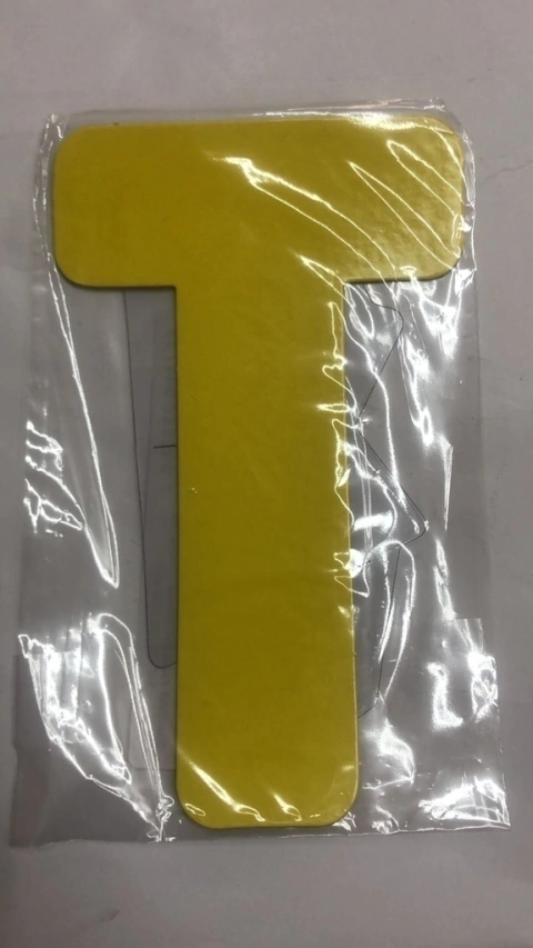 Letra T amarelo kaixote