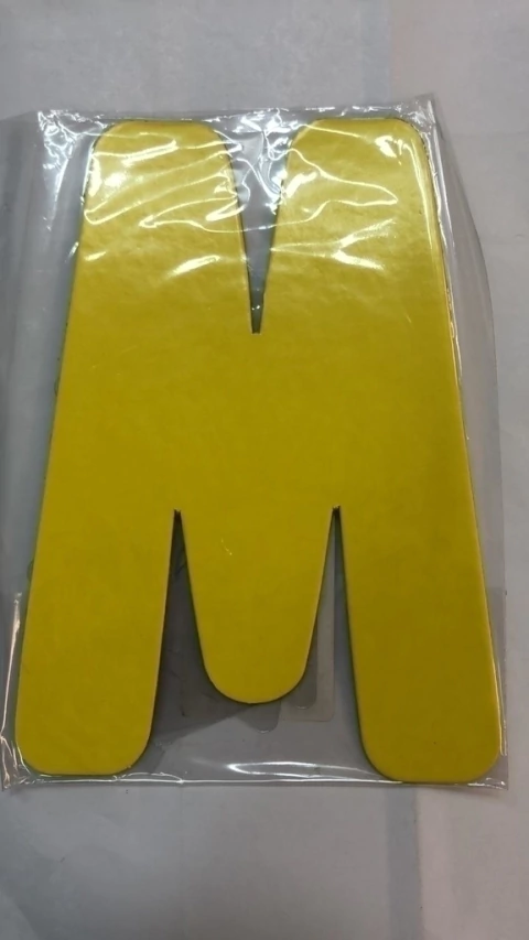 Letra M verde escuro kaixote