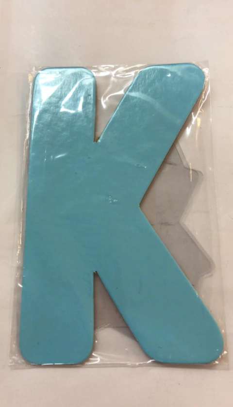 Letra K azul claro kaixote