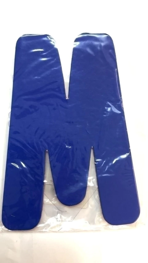 Letra M azul escuro kaixote