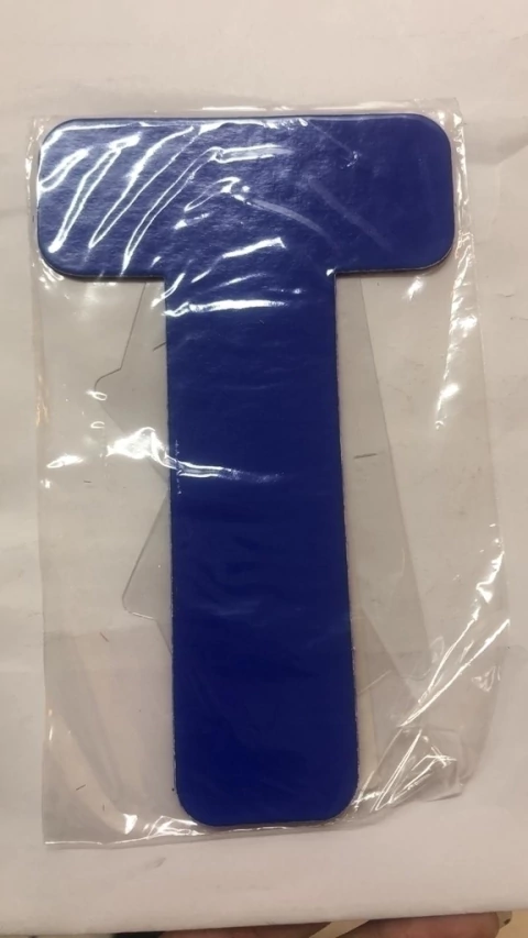 Letra T azul escuro kaixote