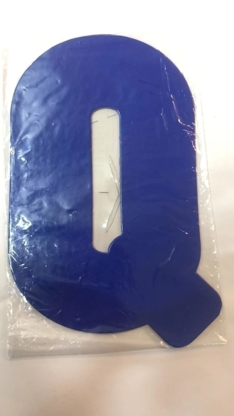 Letra Q azul escuro kaixote