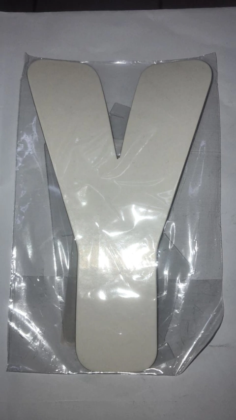 Letra Y branco kaixote