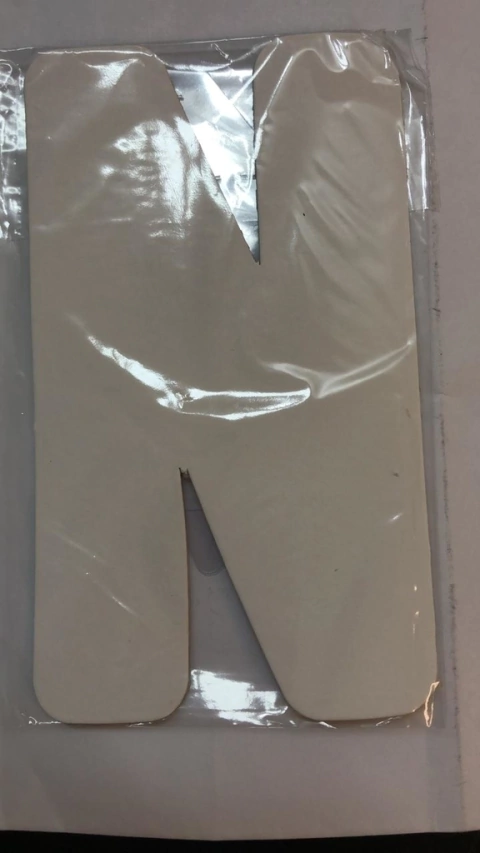 Letra N branca kaixote