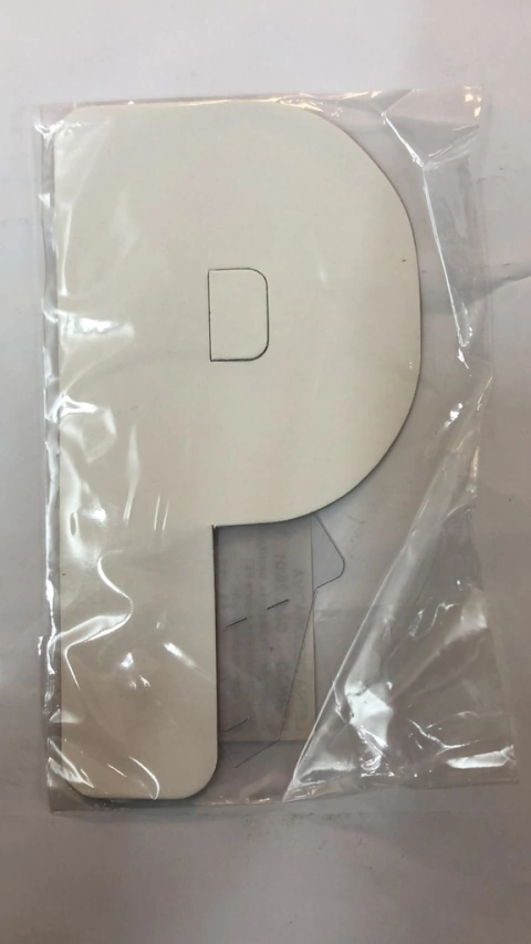 Letra P branca kaixote