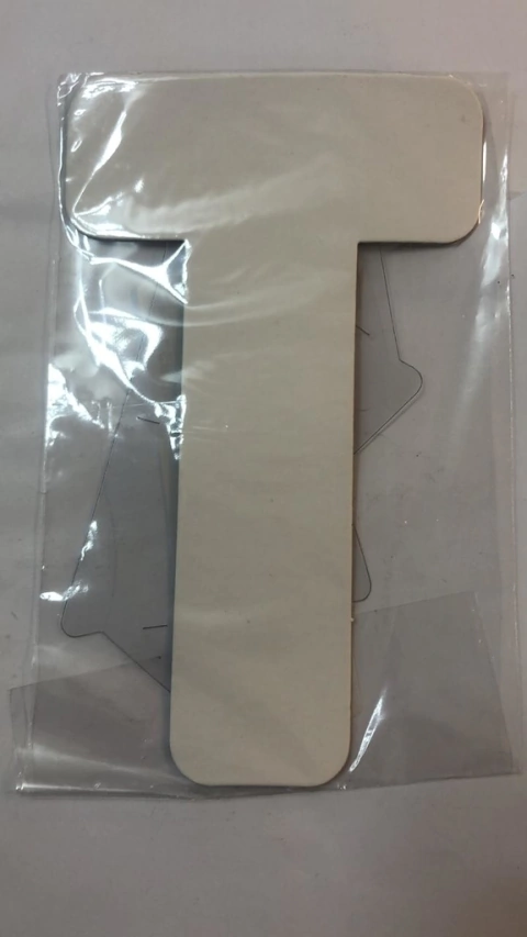 Letra T branco kaixote