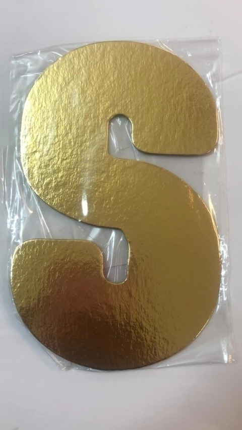 Letra laminada S dourada kaixote