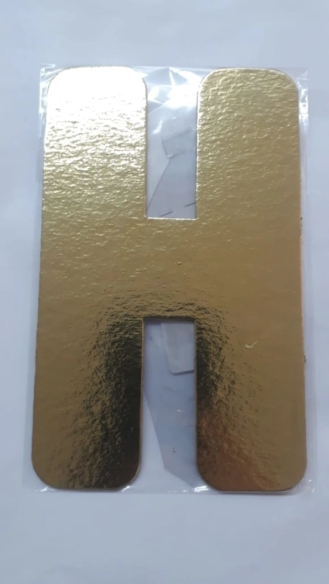 Letra laminada H dourado kaixote