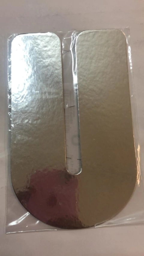 Letra laminada U prata kaixote