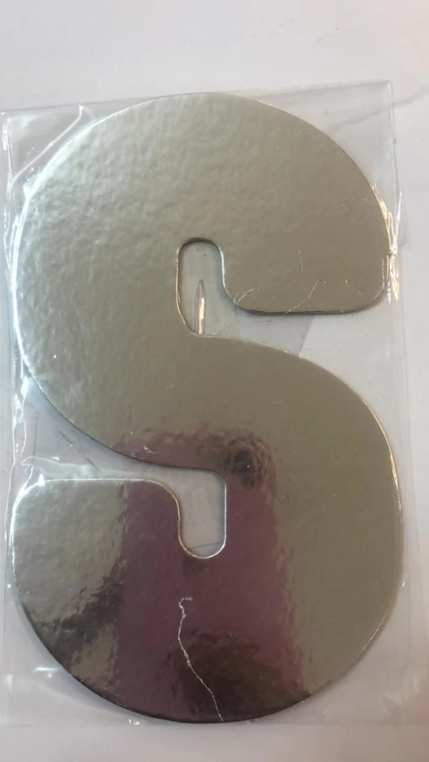 Letra S branca kaixote