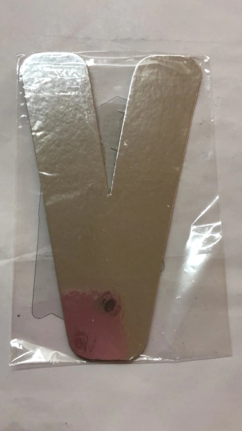 Letra laminada V prata kaixote