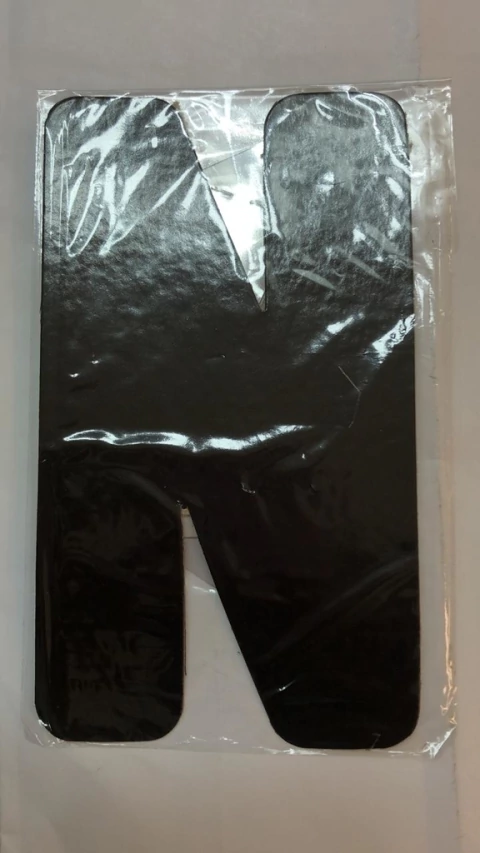 Letra N preta kaixote