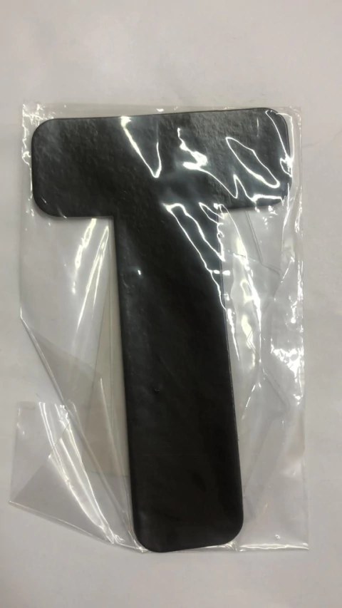 Letra T preto kaixote