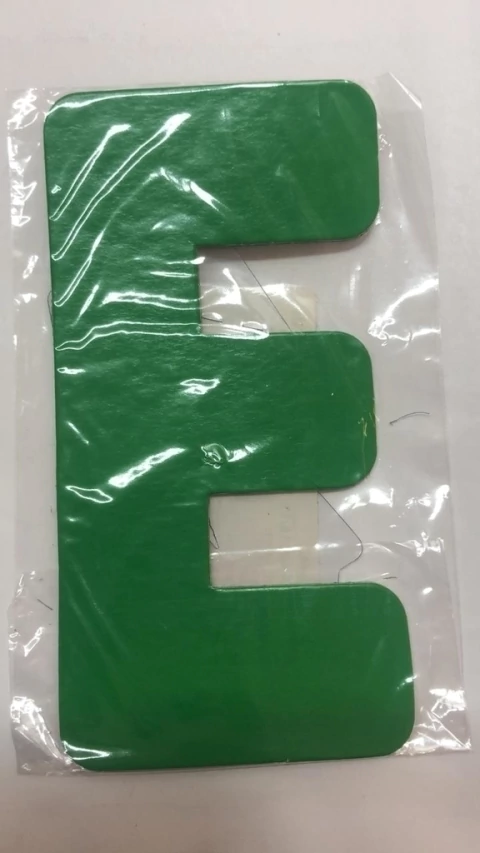 Letra E verde escuro Kaixote