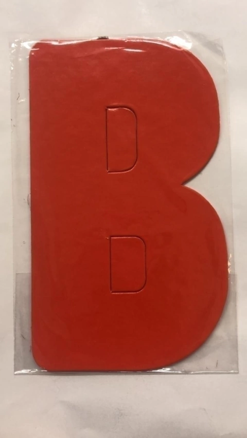 Letra B vermelha Kaixote
