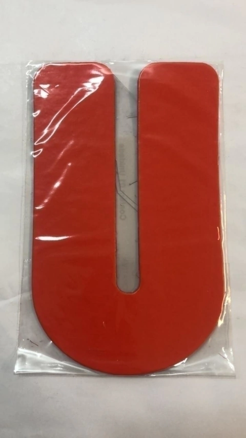 Letra U vermelho kaixote