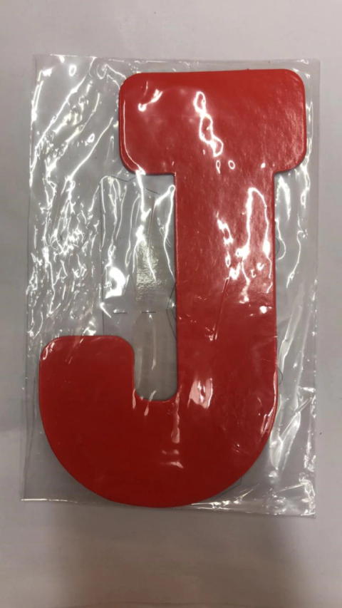 Letra J vermelho kaixote