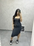 Vestido decotado com fenda