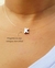 Colar Fio de Nylon com pingente de letra em aço cirúrgico - Loz Acessórios - Relicários Personalizados e Semijoias